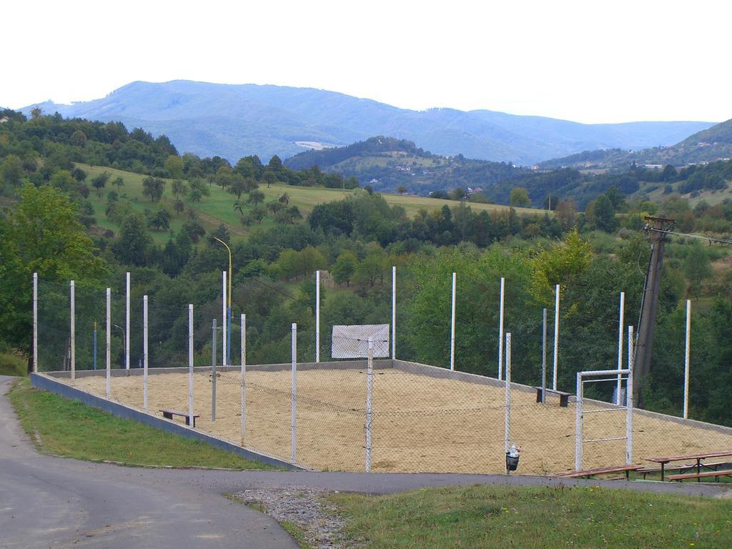 Penzion Tajch Nova Bana Luaran gambar